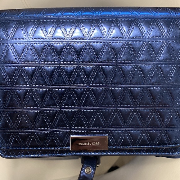 Michael kors Tote, crossbody, large wristlet Zip Wallet and puff - Picture 10 of 11